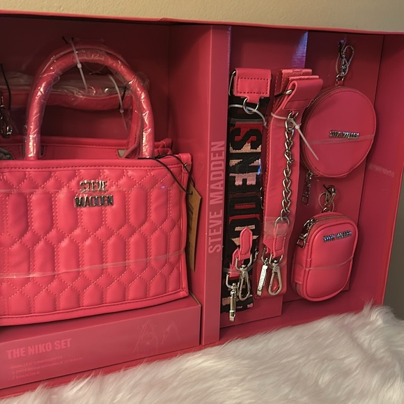 NIB Steve Madden Pink (Bniko) Gift Set - Christmas Gift 🎁 - Picture 2 of 15